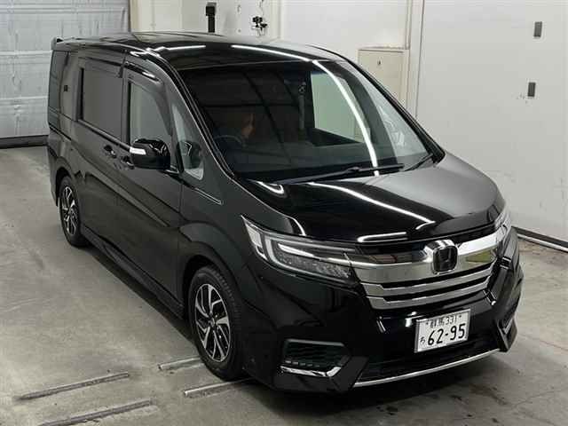 75087 Honda Step wagon RP3 2018 г. (MIRIVE Saitama)